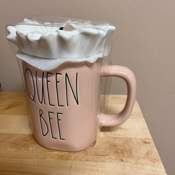 Rae Dunn Queen Bee Floral Topped Mug - Picture 4 of 6